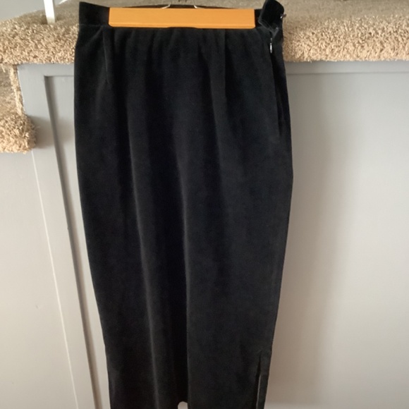 Black Velvet long Skirt - Picture 2 of 2